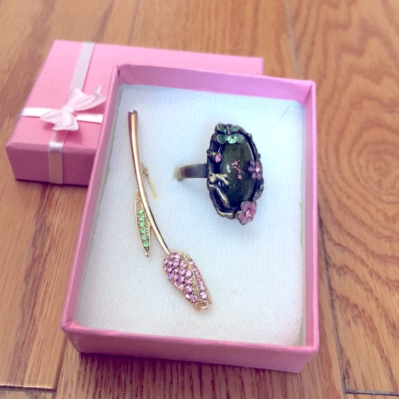 Brooch & Ring Set - Picture 2 of 4